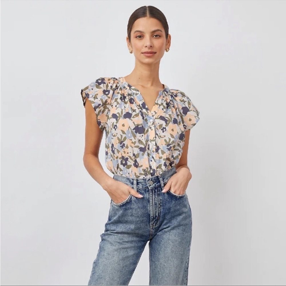 Rails Alena Mod Floral flutter sleeve blouse medium business casual top neutral